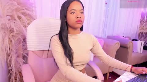 Snapshot of angelsmia_ chatting on September 25, 4:22 am MIA available content ask online show from September 25, 4:22 am