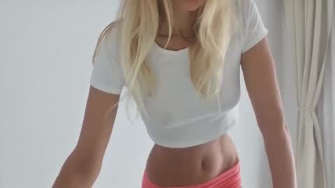 Snapshot of angelsquirting chatting on September 30, 6:19 am Alesia online show from September 30, 6:19 am