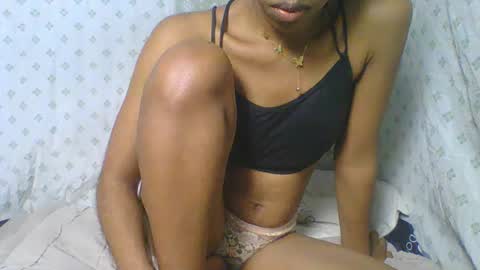 Snapshot of angeltta69 chatting on October 26, 12:00 pm angeltta69 online show from October 26, 12:00 pm