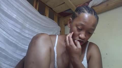 Snapshot of angevannessa chatting on October 17, 9:23 am ange online show from October 17, 9:23 am