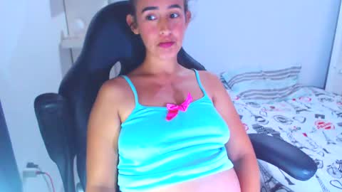 Snapshot of angie_dreamgirl chatting on January 3, 9:36 pm IG angie dreamgirl01 online show from January 3, 9:36 pm