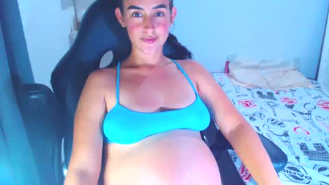 Snapshot of angie_dreamgirl chatting on February 1, 10:34 pm IG angie dreamgirl01 online show from February 1, 10:34 pm