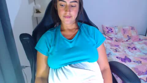 Snapshot of angie_dreamgirl chatting on February 23, 10:59 pm IG angie dreamgirl01 online show from February 23, 10:59 pm