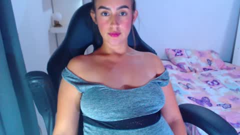 Snapshot of angie_dreamgirl chatting on February 19, 3:16 pm IG angie dreamgirl01 online show from February 19, 3:16 pm