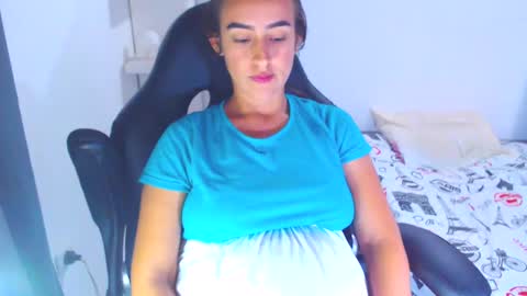 Snapshot of angie_dreamgirl chatting on January 23, 1:45 pm IG angie dreamgirl01 online show from January 23, 1:45 pm