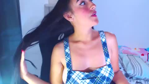Snapshot of angie_dreamgirl chatting on December 3, 9:23 pm IG angie dreamgirl01 online show from December 3, 9:23 pm