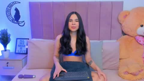 Snapshot of angiegriffin chatting on February 25, 3:31 am Milo ---- online show from February 25, 3:31 am