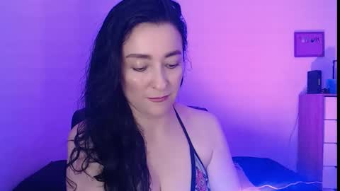 Snapshot of angiesquirt chatting on February 17, 1:04 am VALENTINA online show from February 17, 1:04 am
