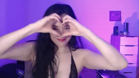 Snapshot of angiesquirt chatting on February 24, 1:00 am VALENTINA online show from February 24, 1:00 am