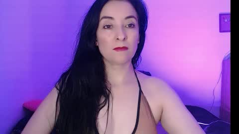 Snapshot of angiesquirt chatting on February 28, 2:53 am VALENTINA online show from February 28, 2:53 am