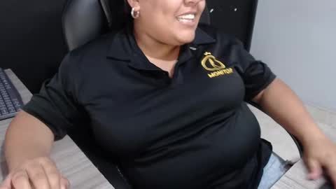 Snapshot of angy_ro12 chatting on October 9, 8:57 pm angy online show from October 9, 8:57 pm