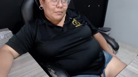 Snapshot of angy_ro12 chatting on September 23, 12:31 am angy online show from September 23, 12:31 am