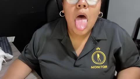 Snapshot of angy_ro12 chatting on October 18, 11:39 pm angy online show from October 18, 11:39 pm