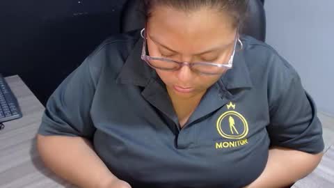 Snapshot of angy_ro12 chatting on October 25, 10:49 pm angy online show from October 25, 10:49 pm