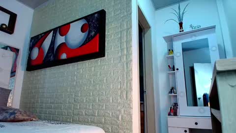 Snapshot of anielli69 chatting on October 24, 2:07 am laura  online show from October 24, 2:07 am