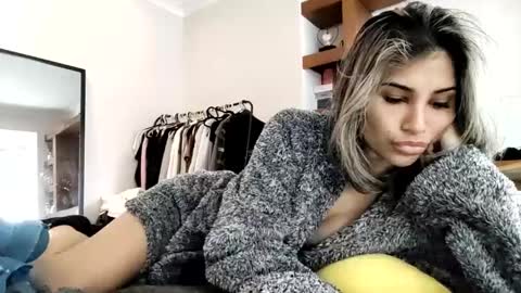 Snapshot of aniishaa chatting on February 12, 10:24 am anisha online show from February 12, 10:24 am