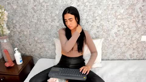 anika_h online show from March 12, 2:53 pm