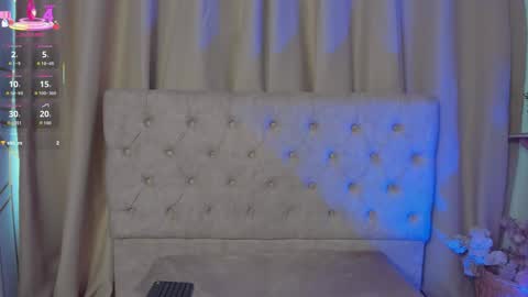 Lauren Anika online show from October 11, 1:36 pm