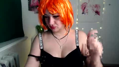 anitaa_a online show from October 31, 7:45 am