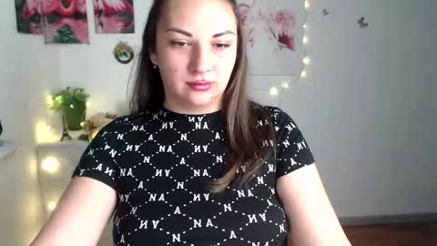 anitaa_a online show from September 9, 5:51 am