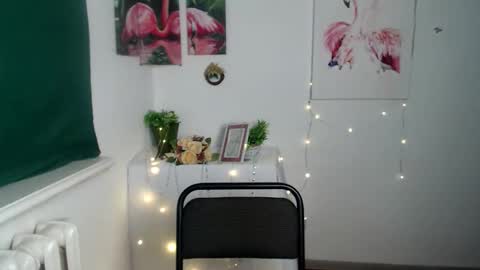 anitaa_a online show from November 4, 6:29 am