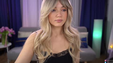 Im Anita thumb up me please its important online show from February 20, 9:26 pm