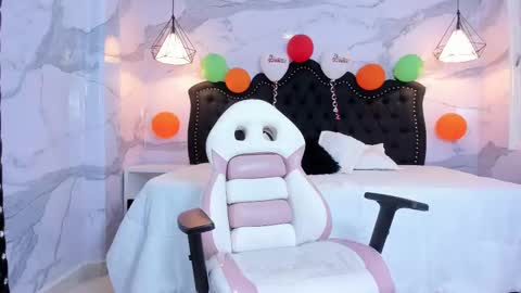 Ana  online show from October 5, 8:47 pm