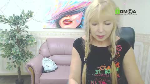 Anna Ditrih online show from December 10, 1:00 pm