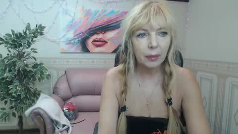 Anna Ditrih online show from December 11, 12:55 pm