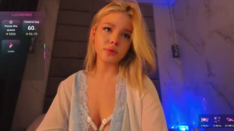 Snapshot of anna_robinson chatting on October 16, 1:52 am Anna online show from October 16, 1:52 am