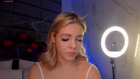 Snapshot of anna_robinson chatting on October 29, 1:54 am Anna online show from October 29, 1:54 am