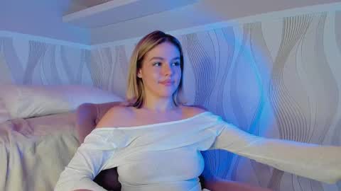 Snapshot of anna_robinson chatting on February 22, 11:35 am Anna online show from February 22, 11:35 am