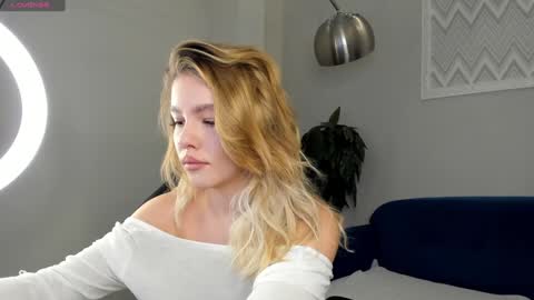 Snapshot of anna_robinson chatting on January 21, 1:08 am Anna online show from January 21, 1:08 am