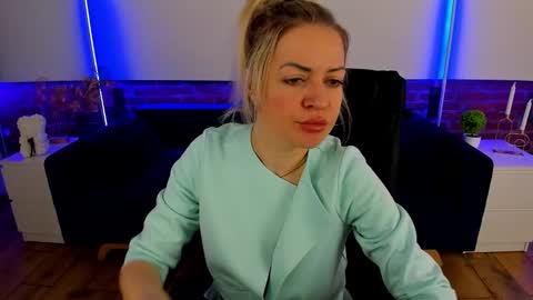 anna_snow9 online show from September 19, 12:15 pm