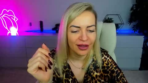 anna_snow9 online show from September 18, 5:50 am