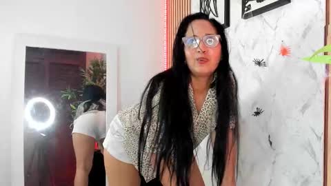 Snapshot of annaarela chatting on October 18, 12:19 pm Annaarela online show from October 18, 12:19 pm