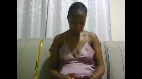 Snapshot of annabelle_doll8 chatting on October 7, 12:37 am Bell online show from October 7, 12:37 am