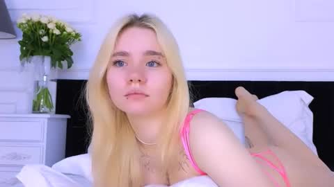 Snapshot of annabellelu chatting on October 4, 2:50 am AnnaBelle online show from October 4, 2:50 am