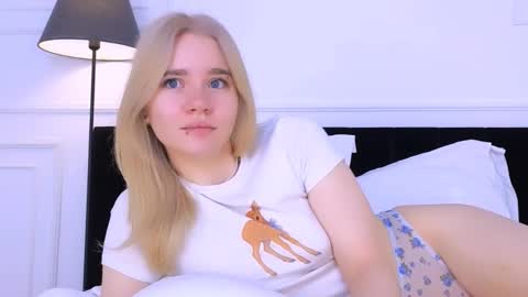 Snapshot of annabellelu chatting on October 14, 2:25 am AnnaBelle online show from October 14, 2:25 am