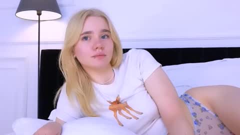 Snapshot of annabellelu chatting on October 24, 6:20 am AnnaBelle online show from October 24, 6:20 am