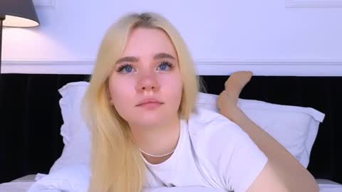 Snapshot of annabellelu chatting on September 18, 2:10 am AnnaBelle online show from September 18, 2:10 am