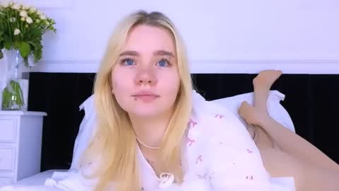 Snapshot of annabellelu chatting on October 10, 2:49 am AnnaBelle online show from October 10, 2:49 am