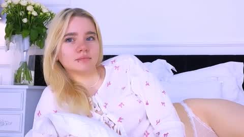 Snapshot of annabellelu chatting on October 8, 2:27 am AnnaBelle online show from October 8, 2:27 am