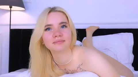 Snapshot of annabellelu chatting on September 22, 2:43 am AnnaBelle online show from September 22, 2:43 am