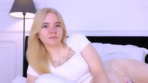 Snapshot of annabellelu chatting on October 21, 2:26 am AnnaBelle online show from October 21, 2:26 am