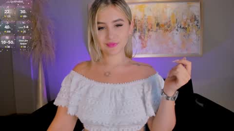 Snapshot of annabrooks_ chatting on December 15, 11:31 pm Anna Brooks online show from December 15, 11:31 pm