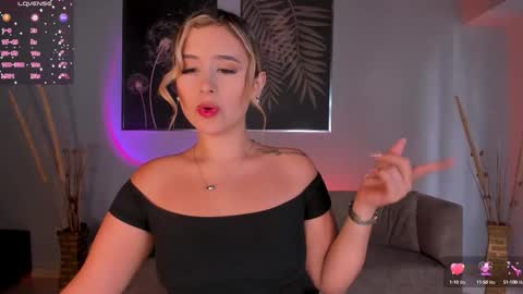 Snapshot of annabrooks_ chatting on September 10, 9:15 pm Anna Brooks online show from September 10, 9:15 pm