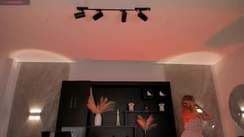 Anna Brooks  online show from December 19, 8:01 pm