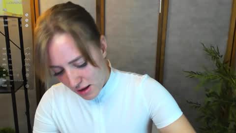 Snapshot of annagrees1 chatting on October 13, 2:47 am annagrees1 online show from October 13, 2:47 am