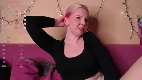 annamilky online show from October 28, 8:25 pm